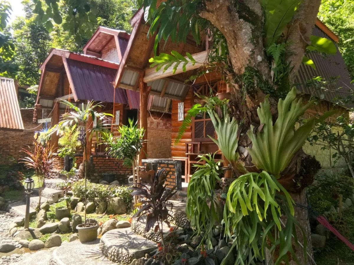 Lucky Bamboo'Bungalows-Resto And Orangutan Jungle Trekking Tours Bukit Lawang Esterno foto