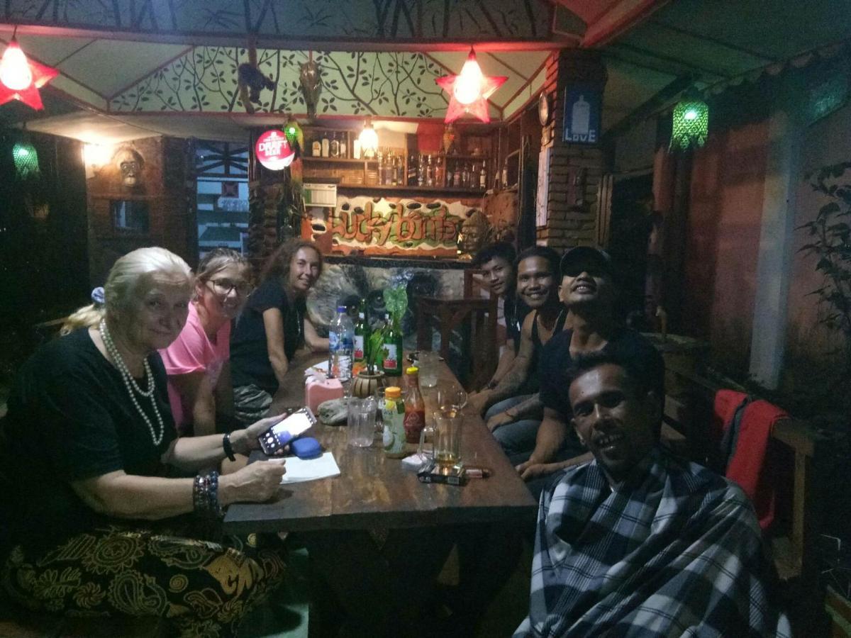 Lucky Bamboo'Bungalows-Resto And Orangutan Jungle Trekking Tours Bukit Lawang Esterno foto