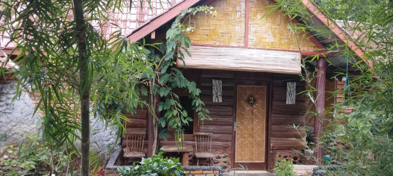 Lucky Bamboo'Bungalows-Resto And Orangutan Jungle Trekking Tours Bukit Lawang Esterno foto