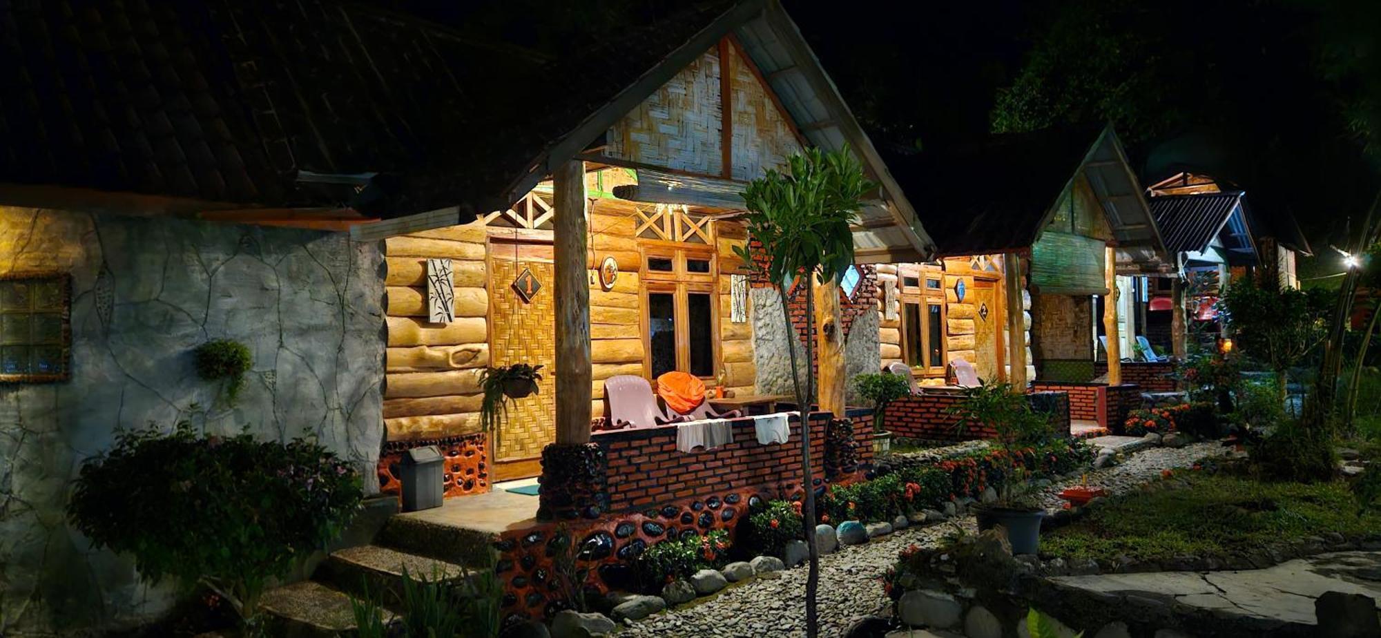 Lucky Bamboo'Bungalows-Resto And Orangutan Jungle Trekking Tours Bukit Lawang Esterno foto