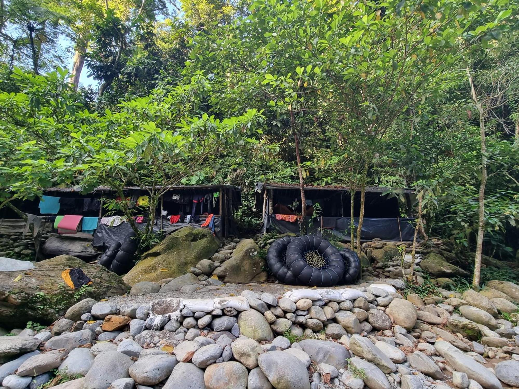 Lucky Bamboo'Bungalows-Resto And Orangutan Jungle Trekking Tours Bukit Lawang Esterno foto