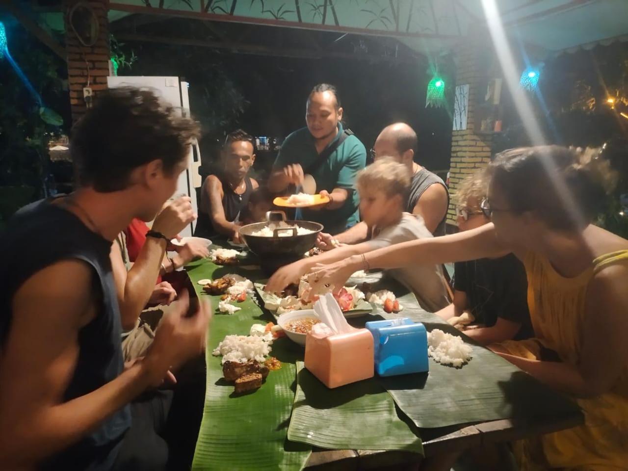 Lucky Bamboo'Bungalows-Resto And Orangutan Jungle Trekking Tours Bukit Lawang Esterno foto